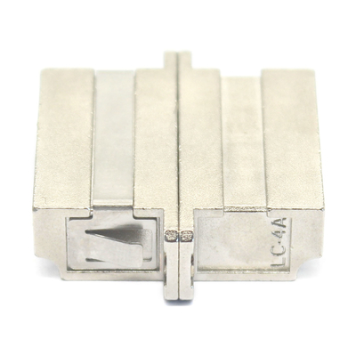 4G-netwerk compatibel LC UPC Quadruplex glasvezel adapter met flens in metalen hoes