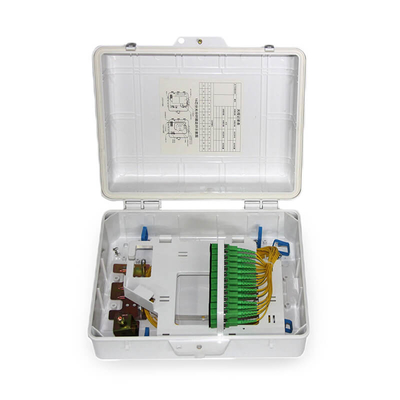 Witte glasvezelverspreidingsdoos 24 SC-adapters binnen voor wandmontage