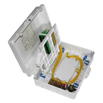 Witte glasvezelverspreidingsdoos 24 SC-adapters binnen voor wandmontage