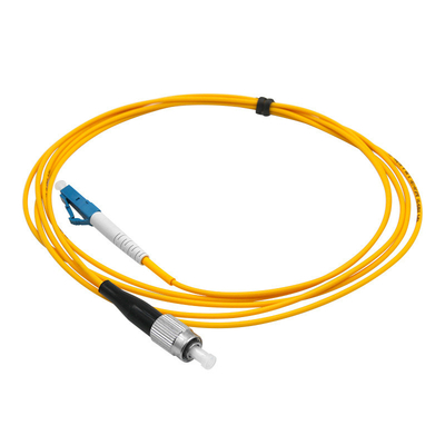 Geel jasje LC UPC naar FC UPC Patch Cord Single-mode Simplex G657A1 LSZH 2.0mm