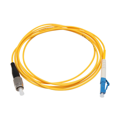Geel jasje LC UPC naar FC UPC Patch Cord Single-mode Simplex G657A1 LSZH 2.0mm